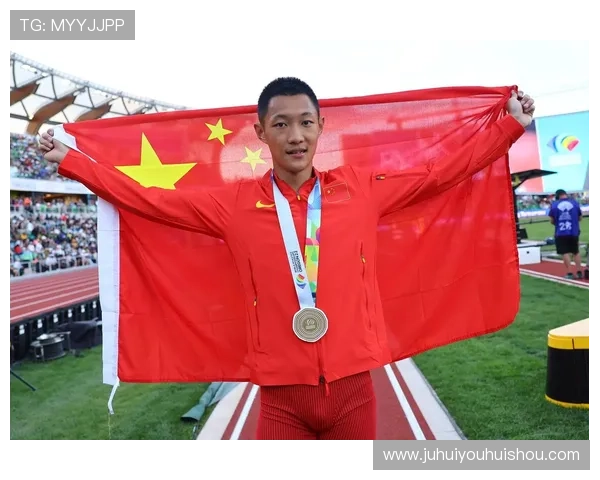 中国队勇夺世界锦标赛冠军展现顽强拼搏精神点燃全国热血激情