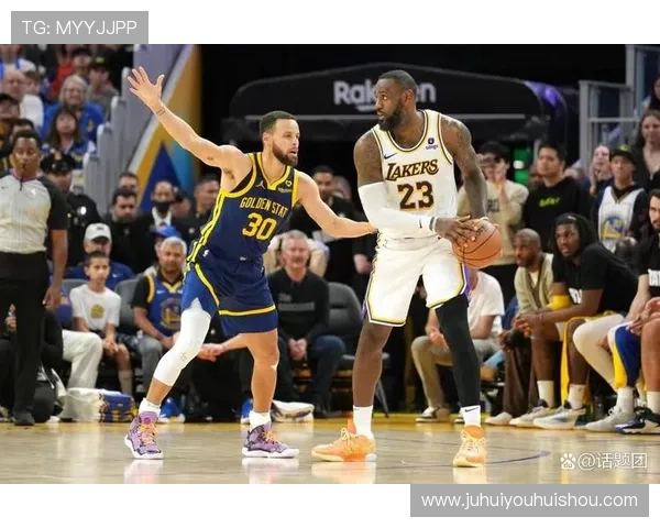 NBA最新动态：詹姆斯领衔湖人逆转勇士，库里伤情更新影响季后赛前景