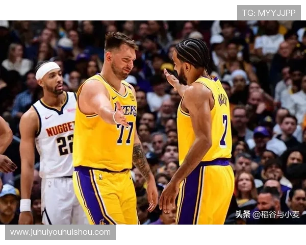 湖人双星合力砍下高分逆转取胜全队状态回暖季后赛前景再度被看好