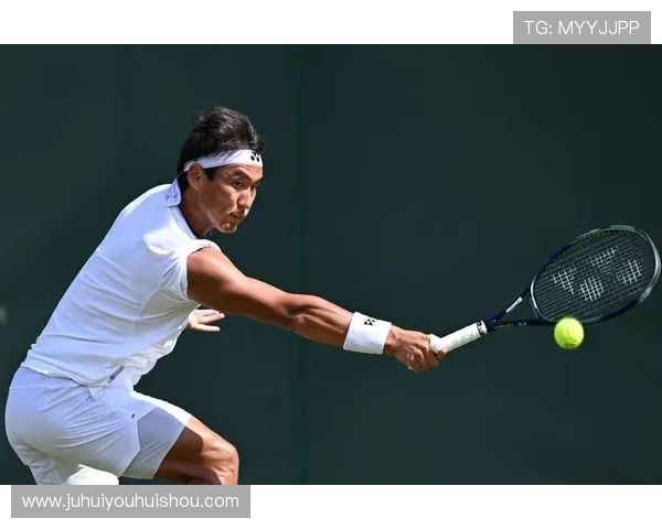 网球赛季最新战况：顶级选手争夺激烈 新星崭露头角引发关注